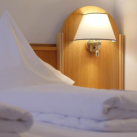 Hotel Ilbertz Garni โคโลญ ภายนอก รูปภาพ