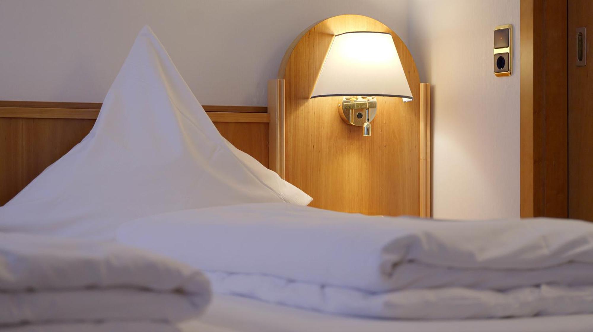 Hotel Ilbertz Garni โคโลญ ภายนอก รูปภาพ
