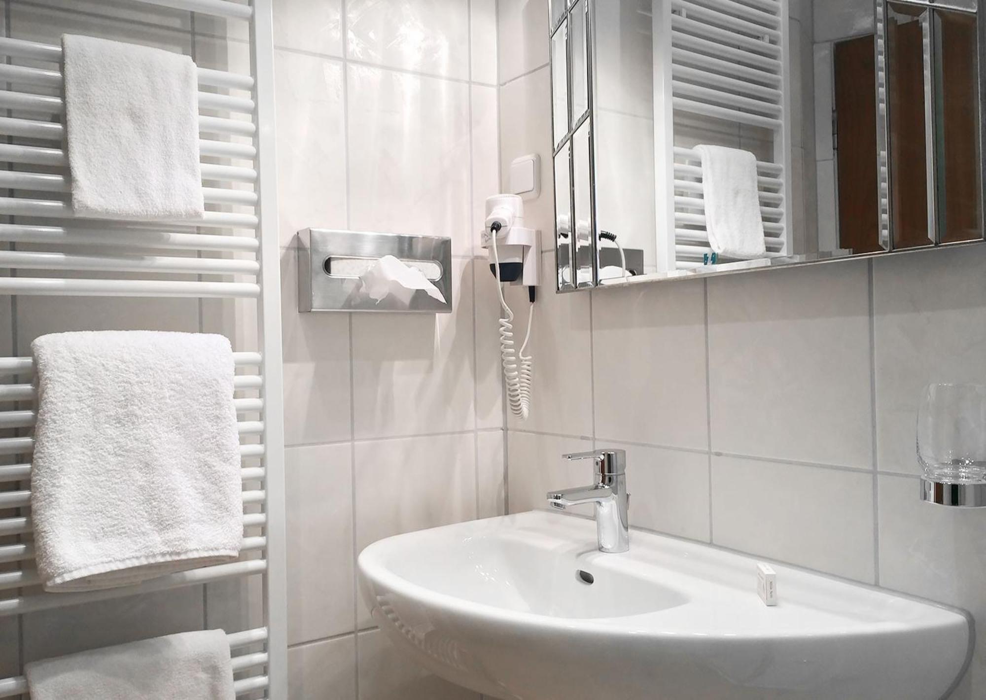 Hotel Ilbertz Garni โคโลญ ภายนอก รูปภาพ