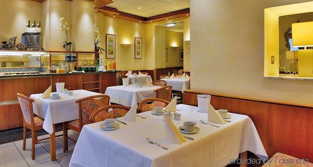 Hotel Ilbertz Garni โคโลญ ภายนอก รูปภาพ
