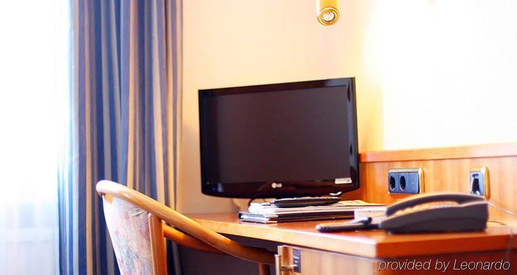 Hotel Ilbertz Garni โคโลญ ภายนอก รูปภาพ