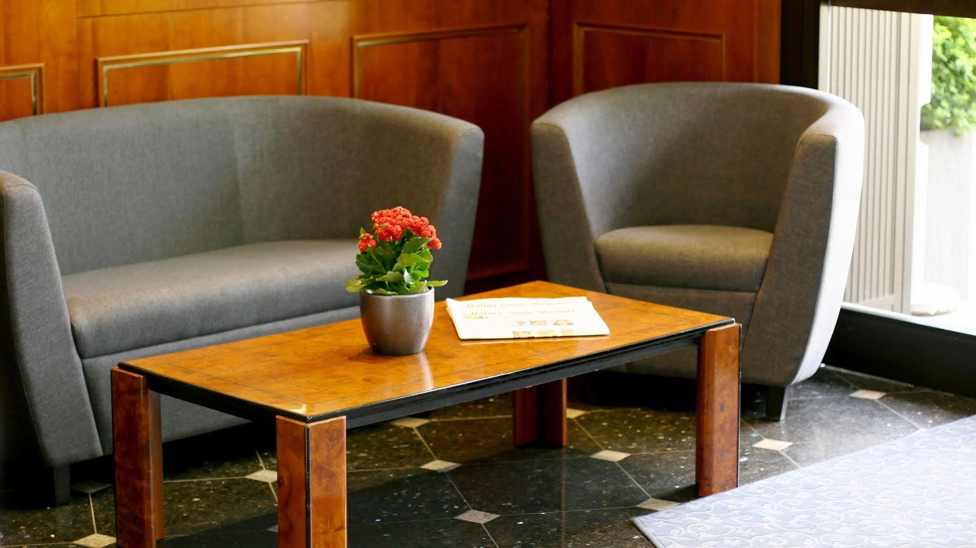 Hotel Ilbertz Garni โคโลญ ภายนอก รูปภาพ