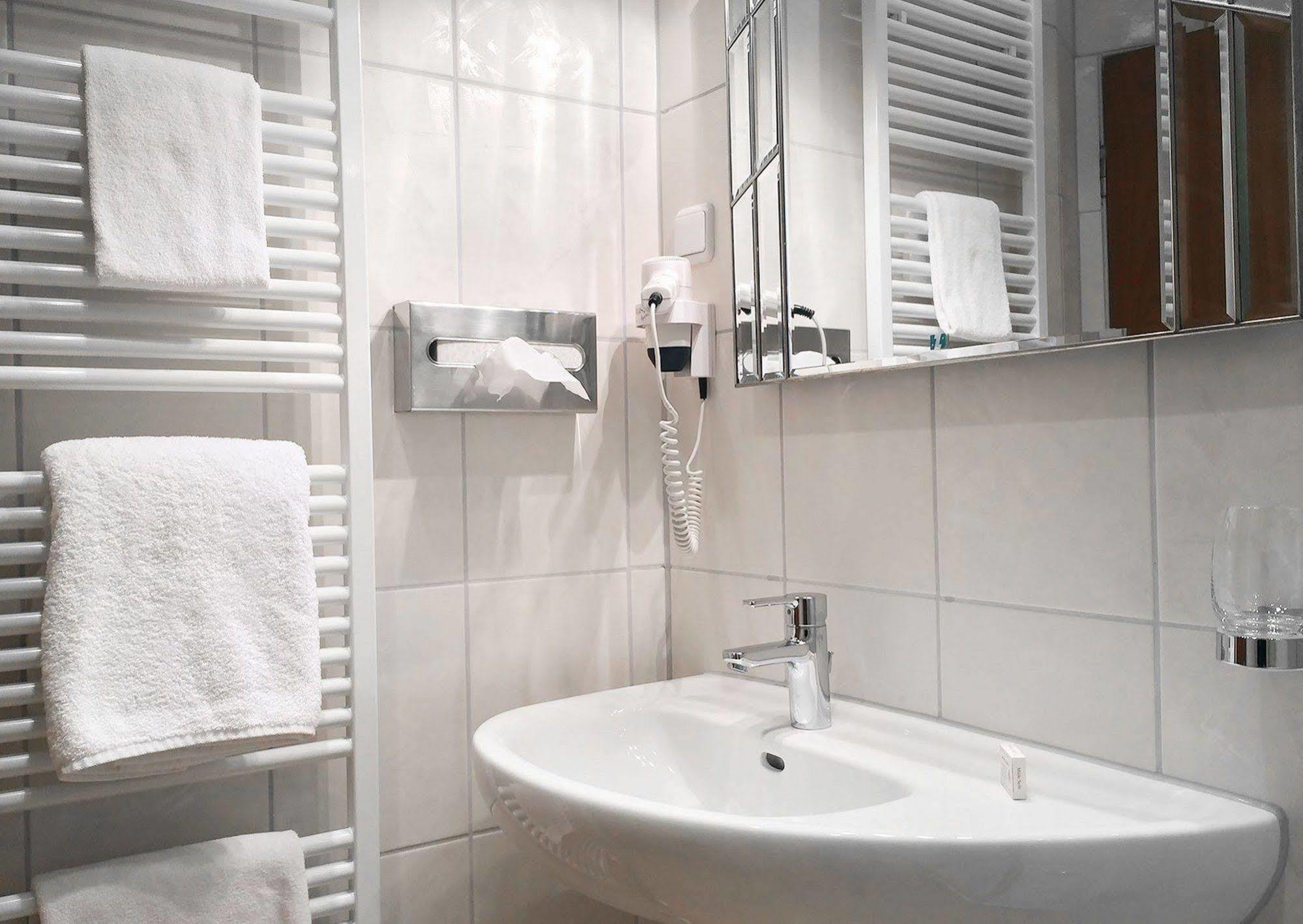 Hotel Ilbertz Garni โคโลญ ภายนอก รูปภาพ