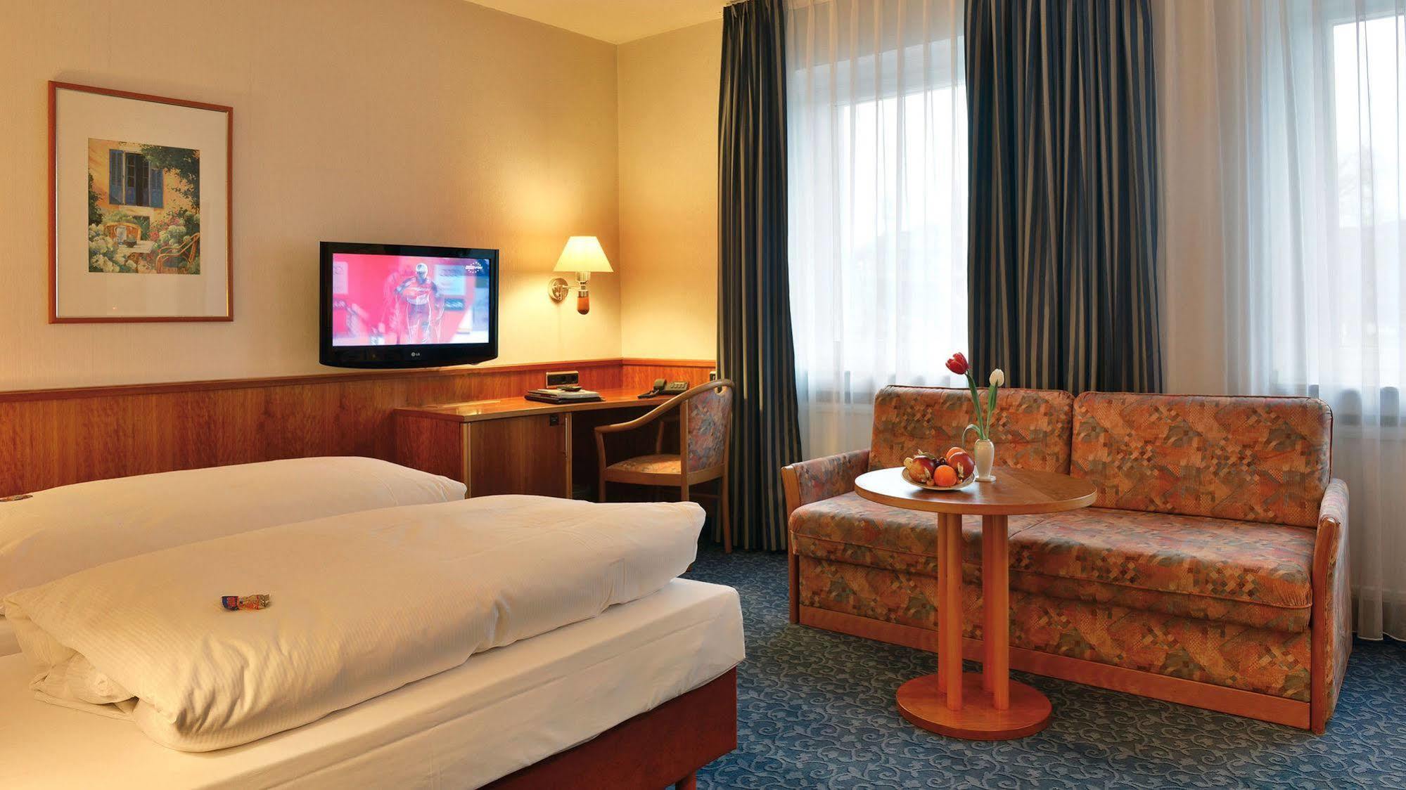 Hotel Ilbertz Garni โคโลญ ภายนอก รูปภาพ