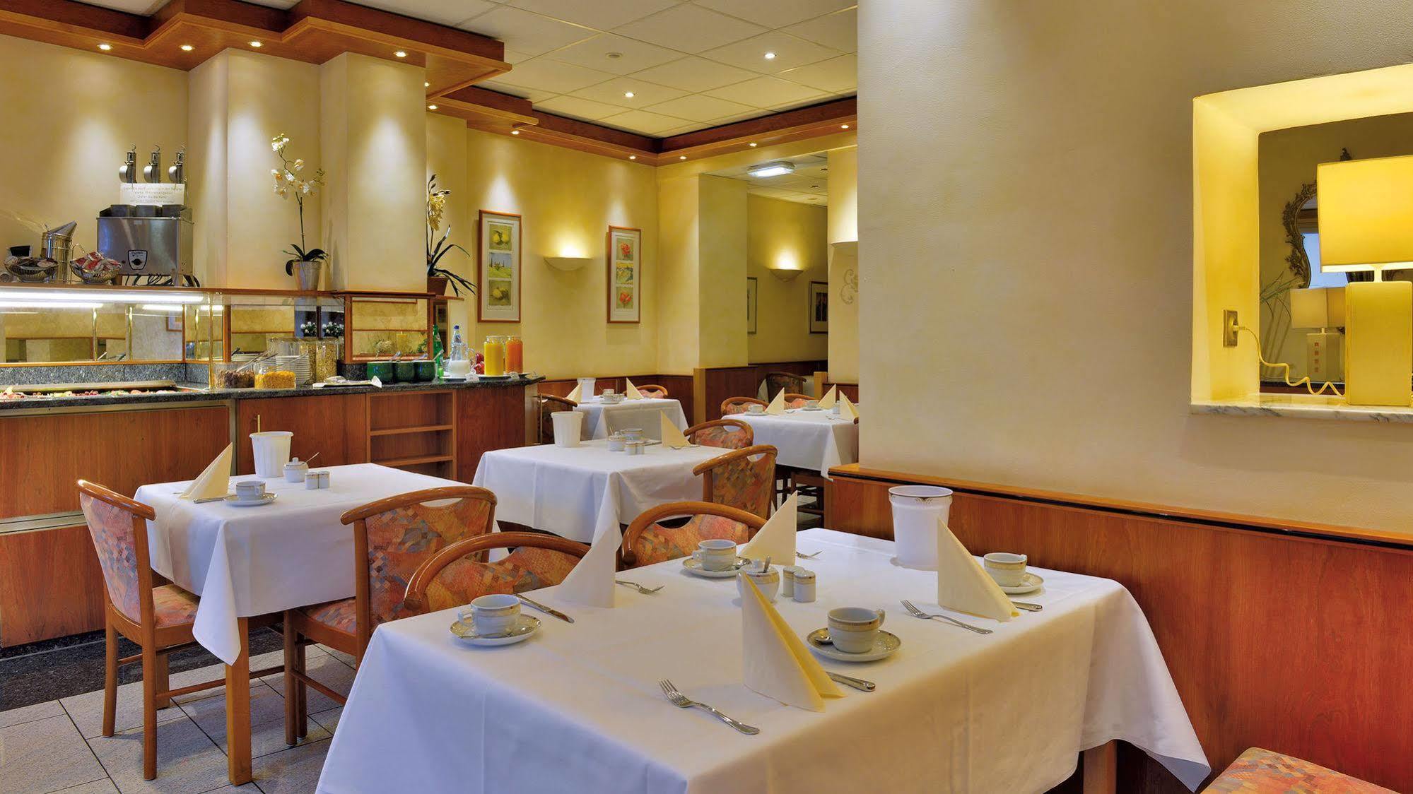 Hotel Ilbertz Garni โคโลญ ภายนอก รูปภาพ