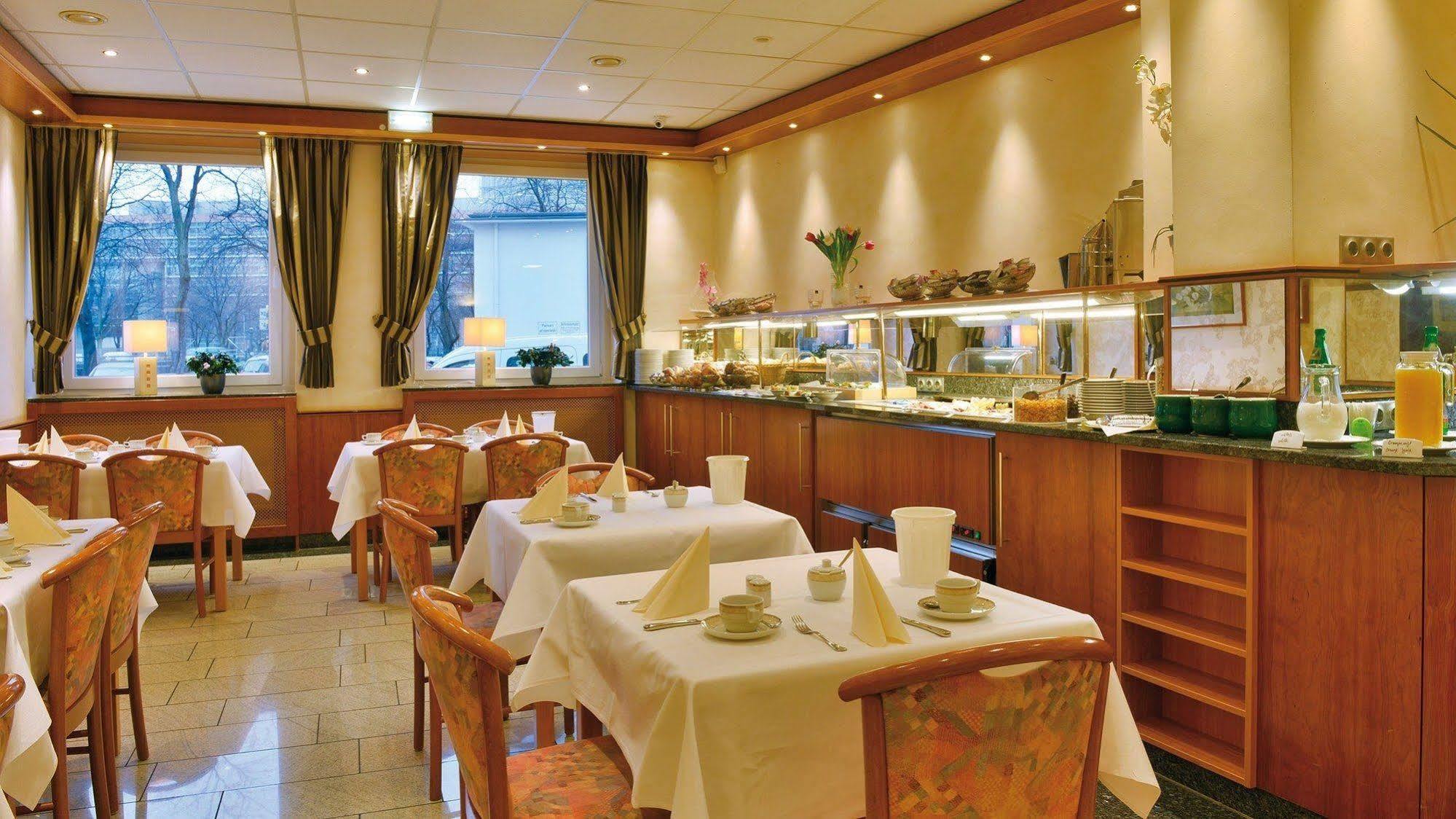 Hotel Ilbertz Garni โคโลญ ภายนอก รูปภาพ